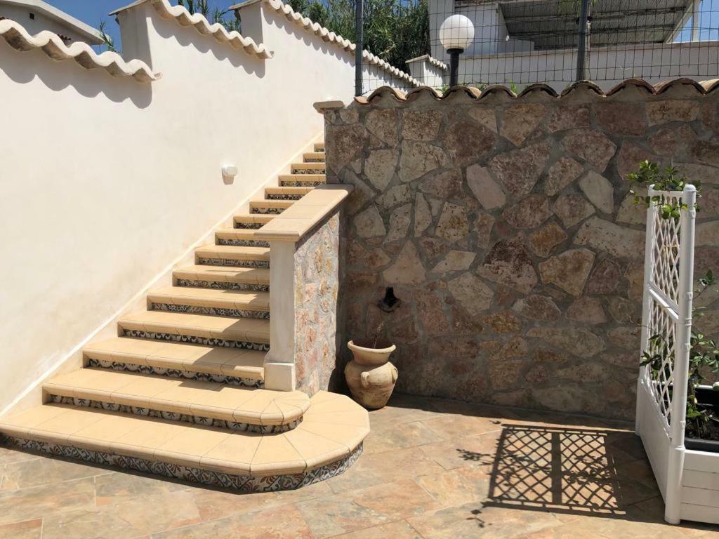 Вилла Cala Marina Holidays Траппето Экстерьер фото