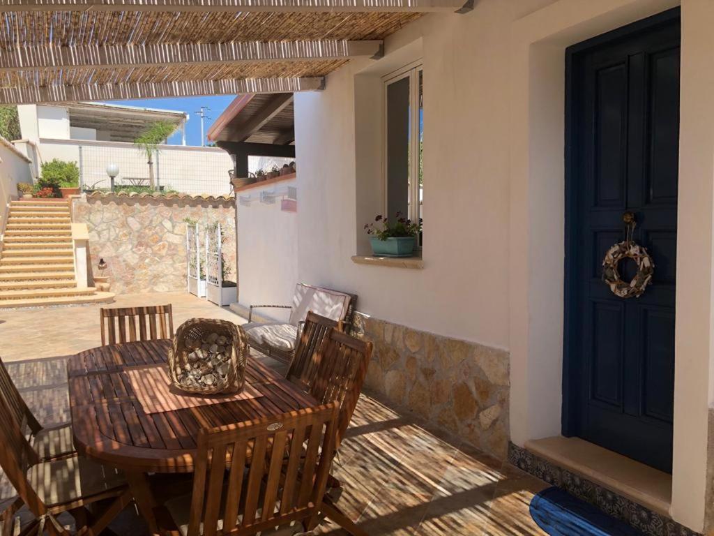 Вилла Cala Marina Holidays Траппето Экстерьер фото